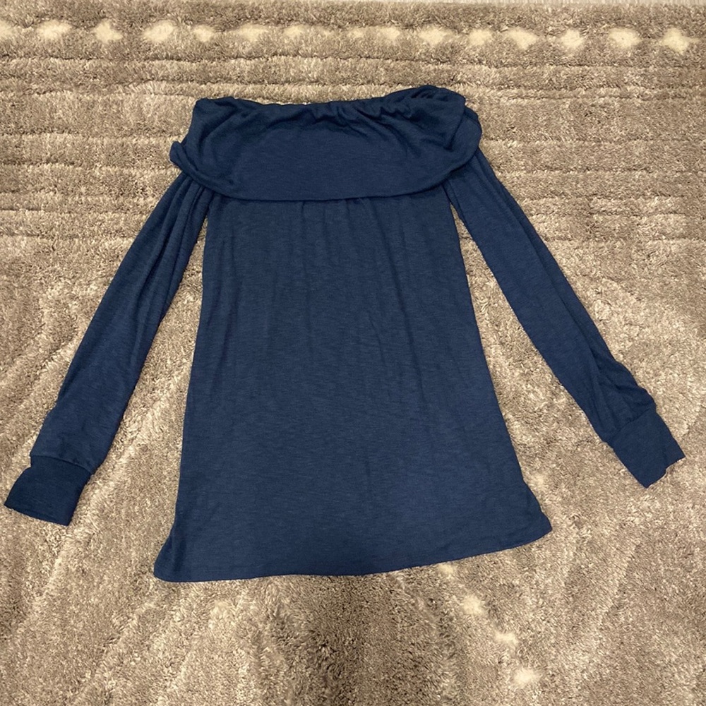 Tunic length top. Go Couture Brand. Made in USA. Dark teal size sm. Smoke free.